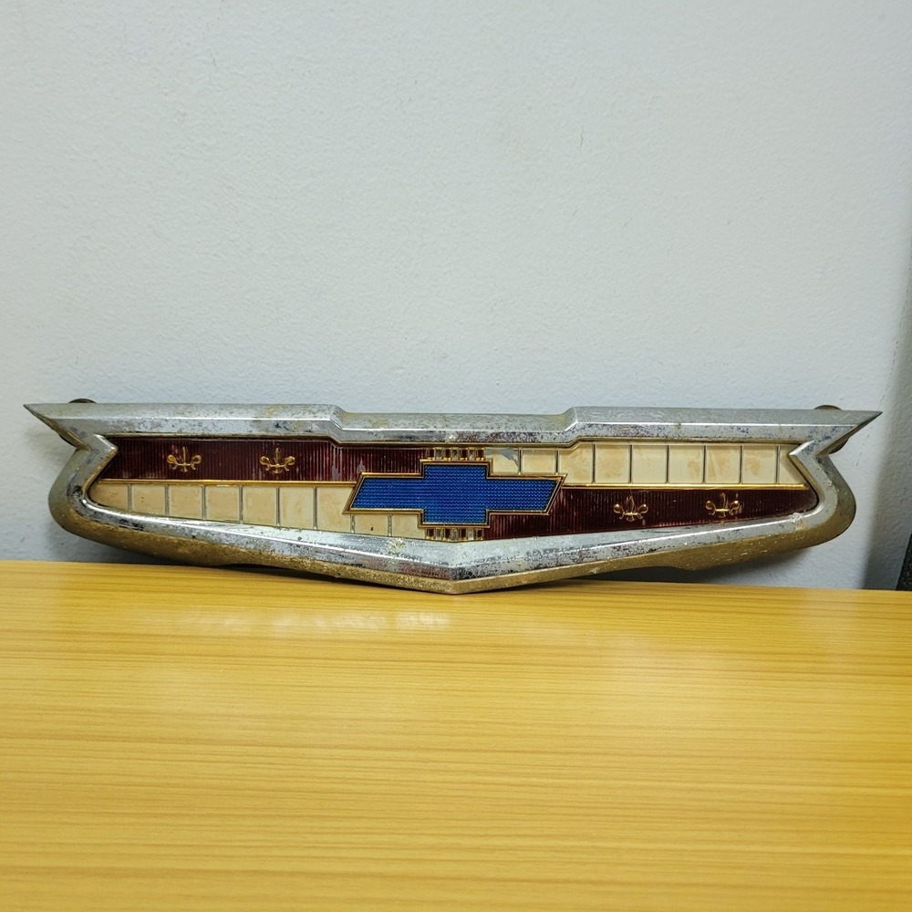 1956-1958 CHEVROLET TRUNK LID EMBLEM 3722450